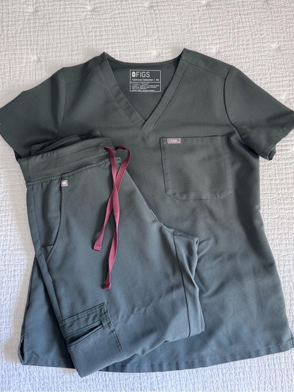 FIGS Women's Scrub Set Bonsai XS top Sm petite jogger